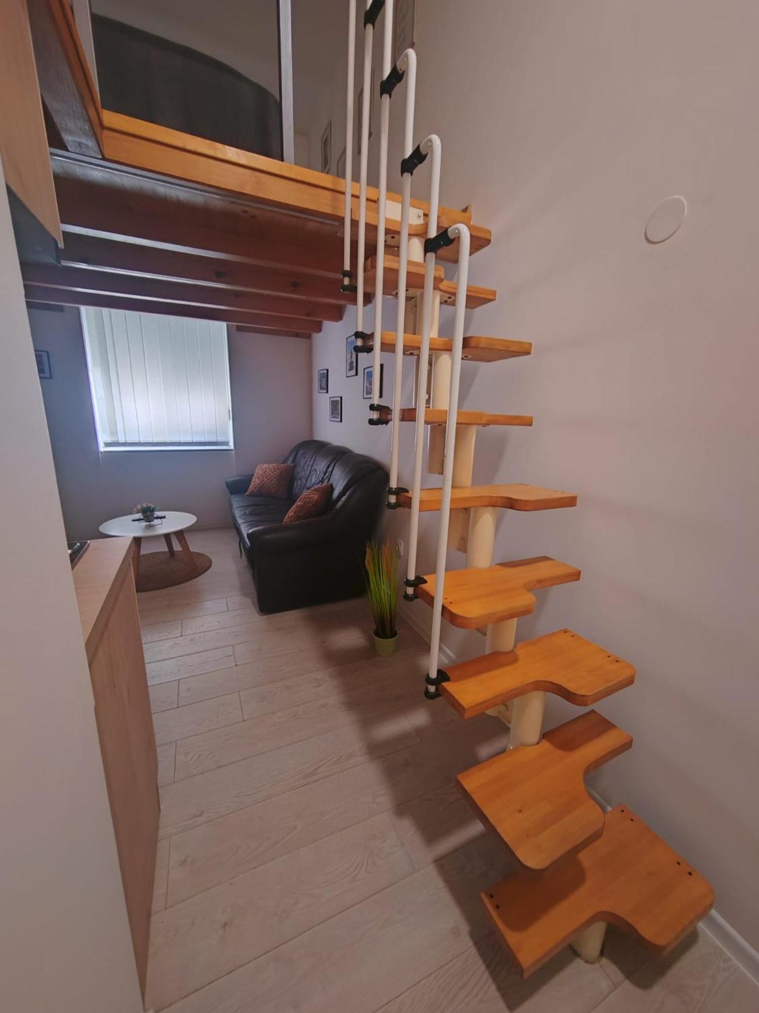 Apartment Hit *